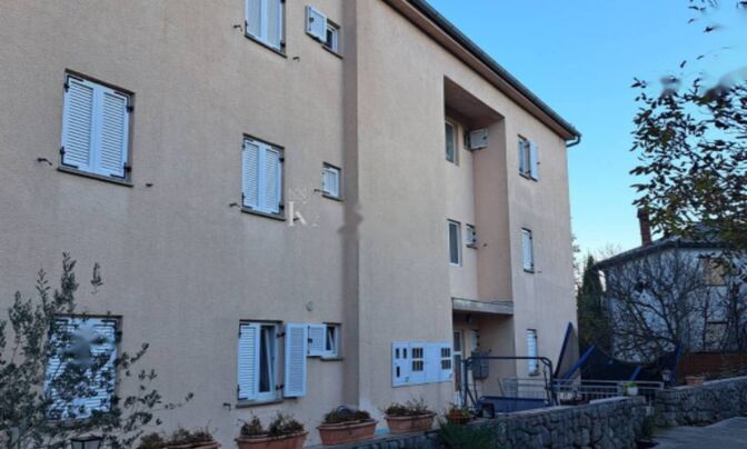 Трехкомнатная квартира Побри