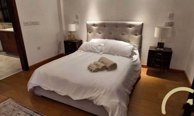 First-Line Villa in Gated Complex with Sea View