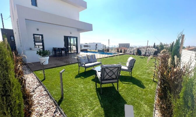 4 Bedroom Villa For Sale in Agios Athanasios, Limassol