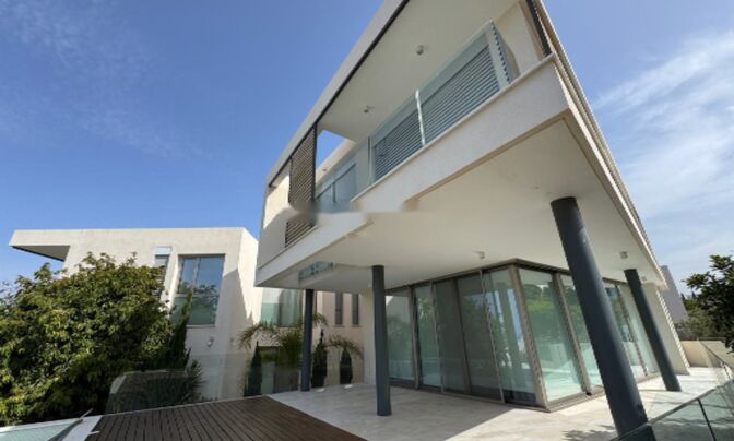 5 Bedrooms Villa For sale in Chlorakas, Paphos