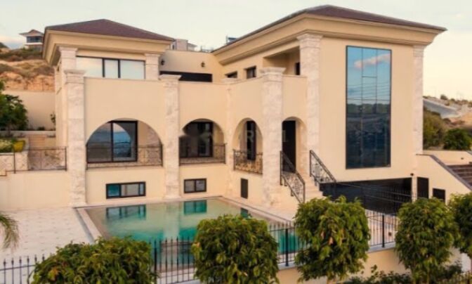 5 Bedrooms Villa For sale in Mesa Geitonia, Limassol