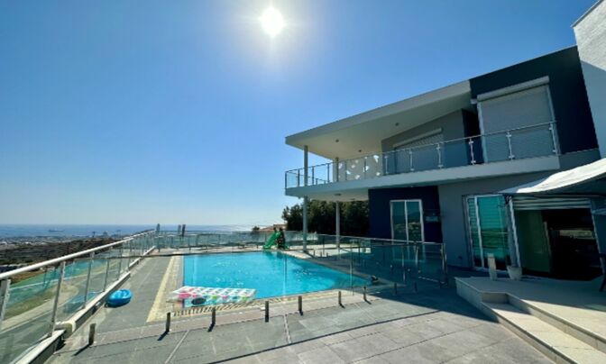 6 Bedroom Villa For Sale in Agios Athanasios, Limassol