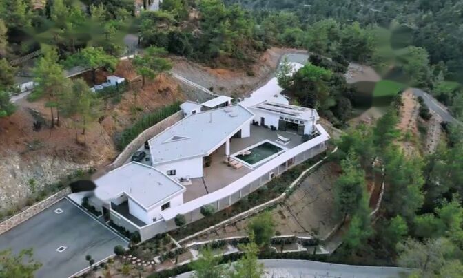 6 Bedroom Villa for Sale in Louvaras, Limassol