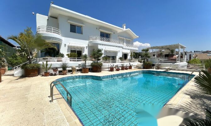 6 Bedroom Detached house For Sale in Limassol City