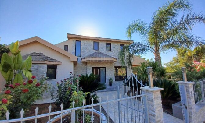 5 Bedroom Detached house for Sale in Sotira
