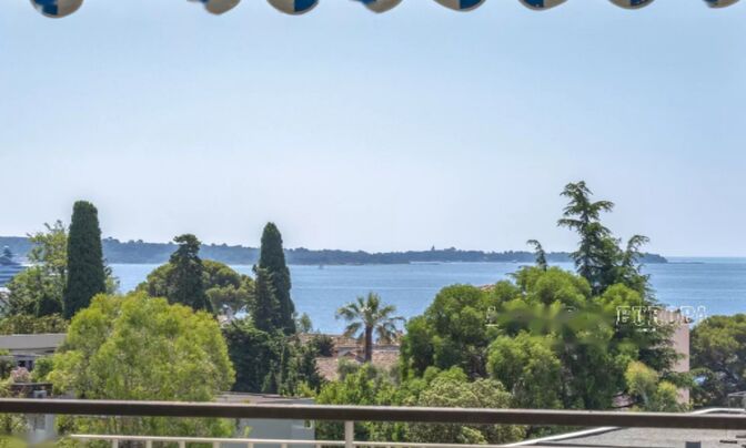 Apartment Croix des Gardes