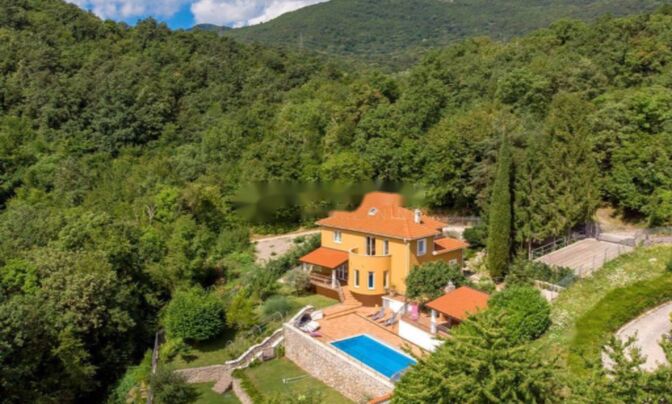 Дом в Вепринаце, Опатия