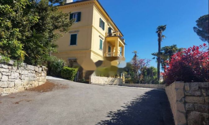 Трехкомнатная квартира Волоско