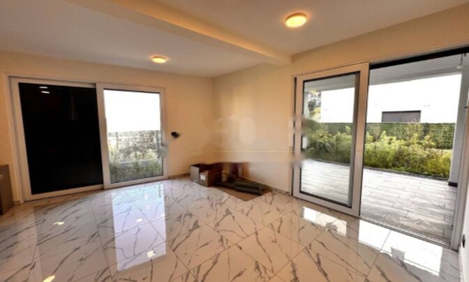 Трехкомнатная квартира Побрие