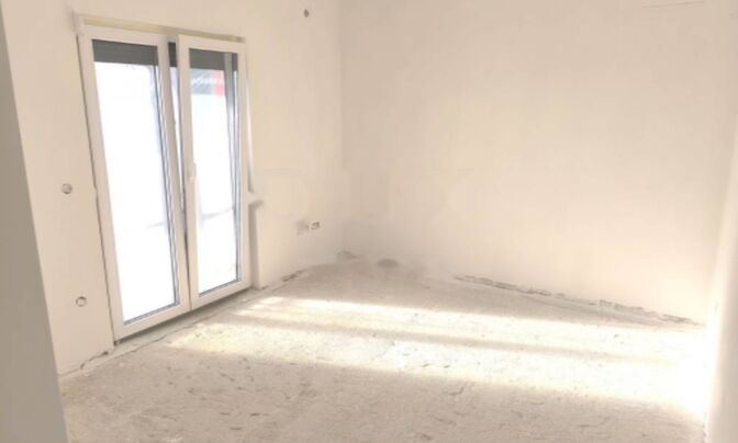 Трехкомнатная квартира, Побрии