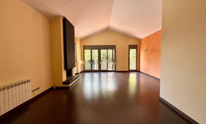 Penthouse for sale in Arinsal with 4 bedrooms