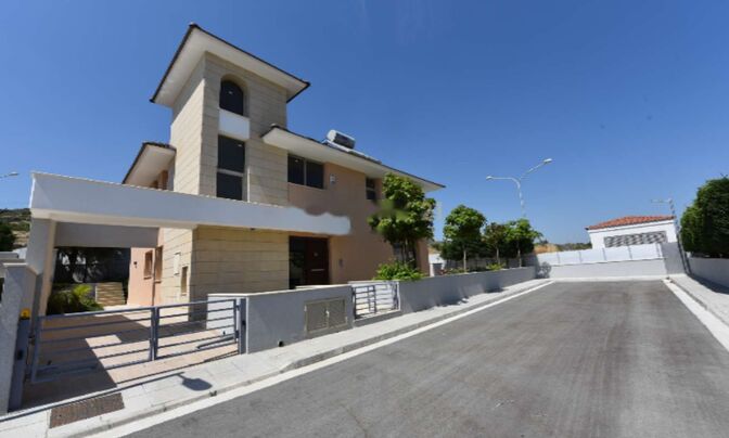 3 Bedroom Villa For Sale in Parekklisia, Limassol