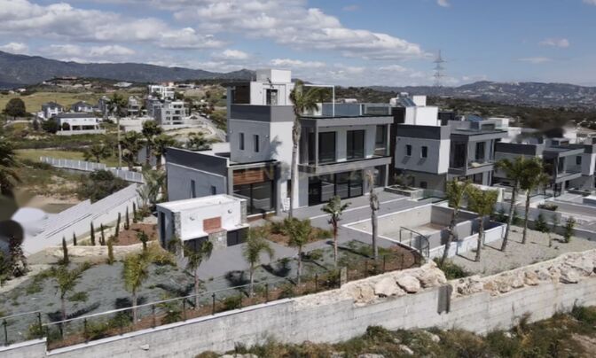 6 Bedroom Villa For Sale in Parekklisia