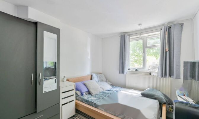 Kings Avenue, Clapham Park