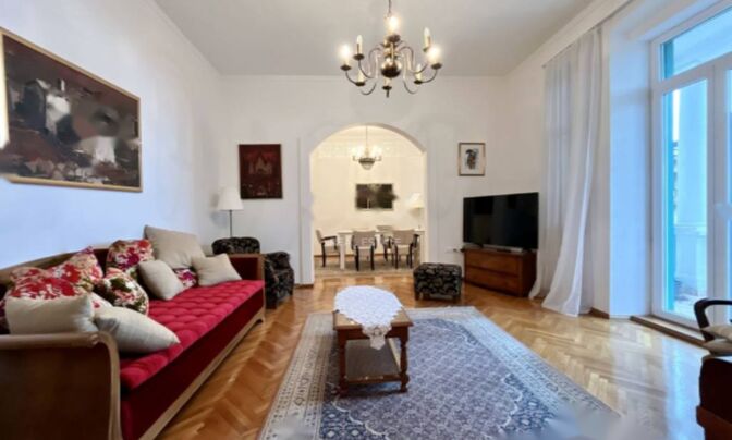 Трёхкомнатная квартира, Центр