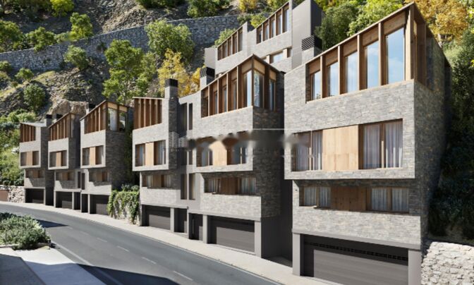 Three-story townhouse with large terrace in Canillo Center