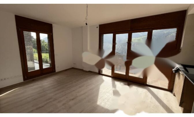 Newly built ground floor with private garden and parking