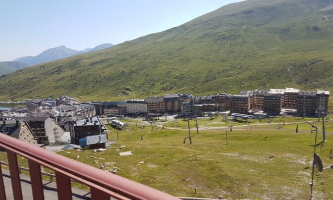 Bright semi-detached with panoramic views