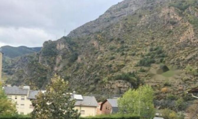 Townhouse in a peaceful residential area with panoramic views