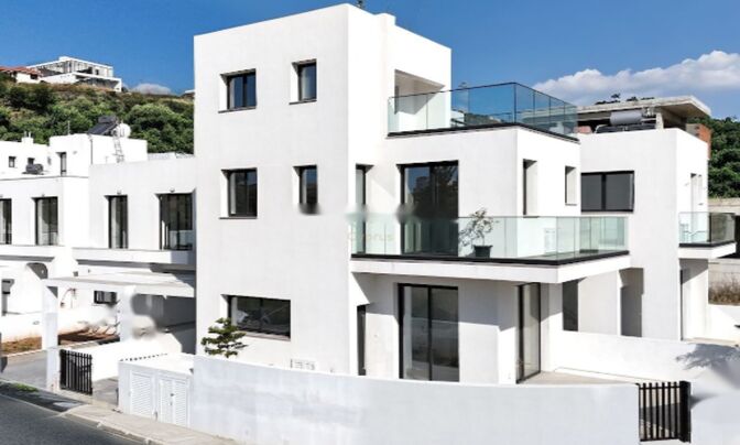 3 Bedroom Villa For Sale in Agios Athanasios, Limassol