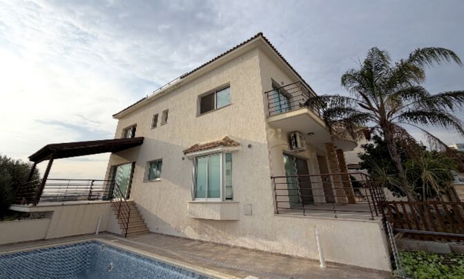 5 Bedroom Villa for Sale in Agia Fyla, Limassol