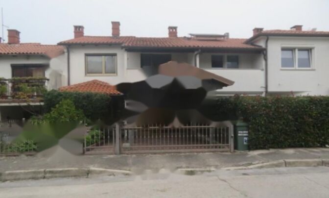 Дом с террасой в Ягодье