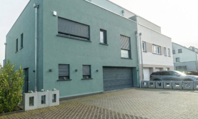 Semi-detached house 6 bedrooms for sale in Hellange