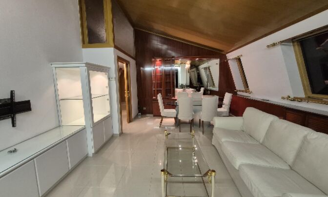 Penthouse for sale in Santa Coloma, 3 bedrooms