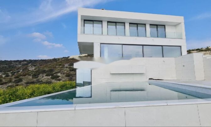 7 Bedroom Villa For Sale in Agios Tychonas