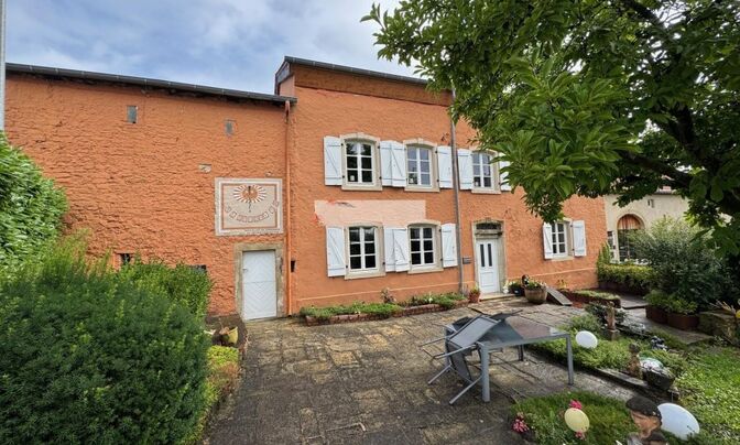 House 4 bedrooms for sale in Niederdonven