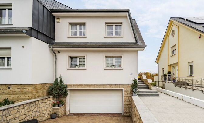 Detached house 5 bedrooms for sale in Leudelange