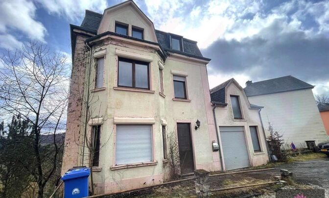 House 5 bedrooms for sale in Wiltz