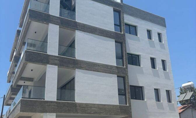 2 Bedroom Penthouse For Sale in Mesa Geitonia, Limassol