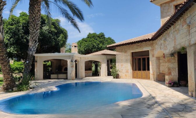 5 Bedroom Villa For Sale in Ypsonas , Limassol.