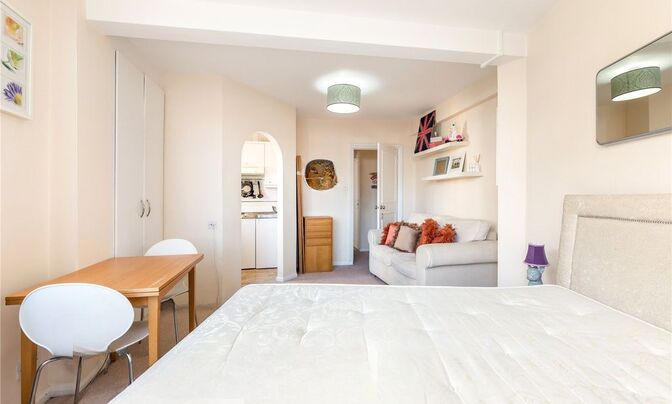 Chelsea Cloisters, Sloane Avenue