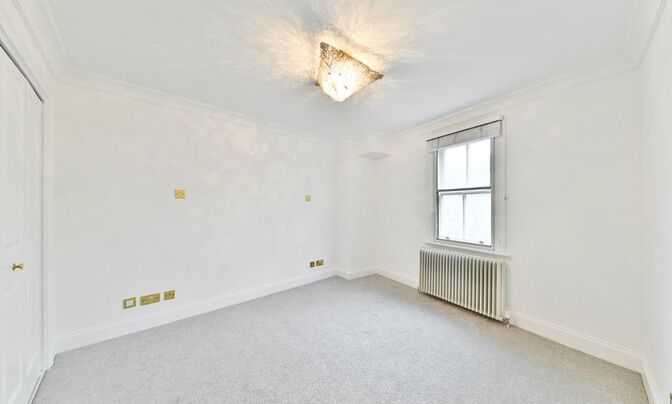 Beauchamp Place, Knightsbridge