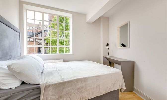 Chelsea Cloisters, Sloane Avenue