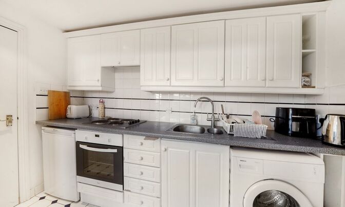 Mapesbury Court, 59 - 61, Shoot Up Hill