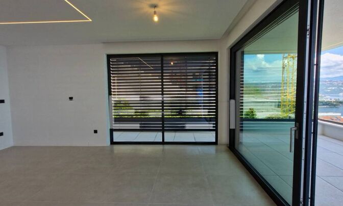 Четырехкомнатная квартира, центр Опатия