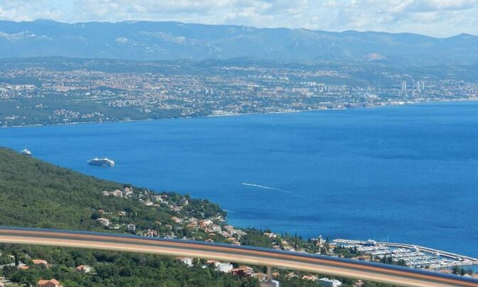 Трехкомнатная квартира Добреч