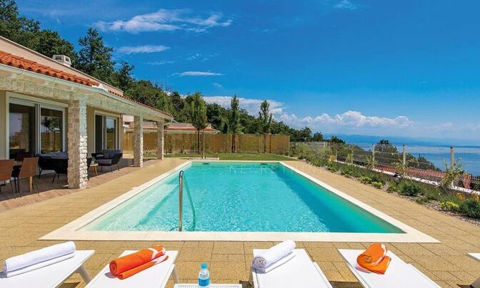 Дом в Вепринац, Опатия