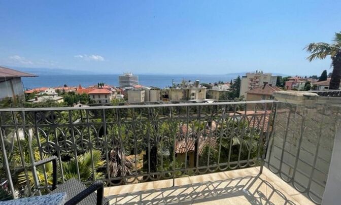 Четырёхкомнатная квартира в центре Опатии