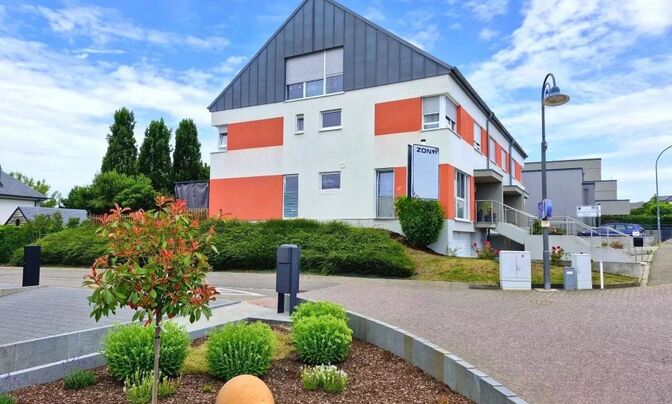 Triplex 5 bedrooms for sale in Nospelt