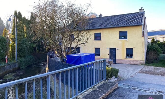 House 5 bedrooms for sale in Oberfeulen