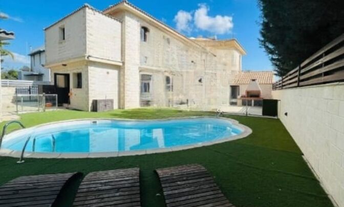 5 Bedroom Villa for Sale, in Larnaca, Aradippou