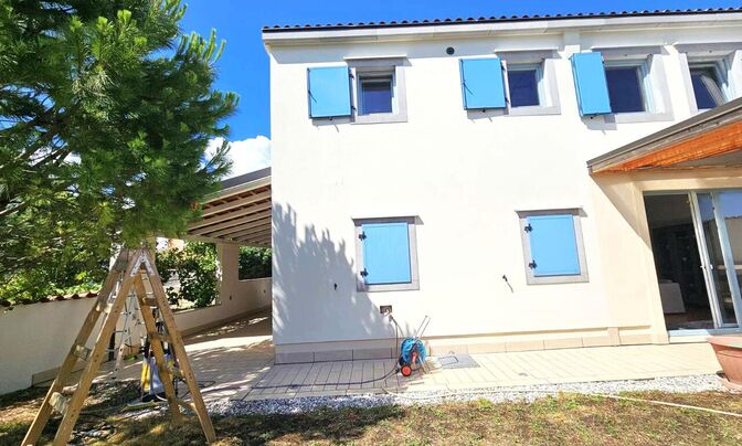 House, Malia