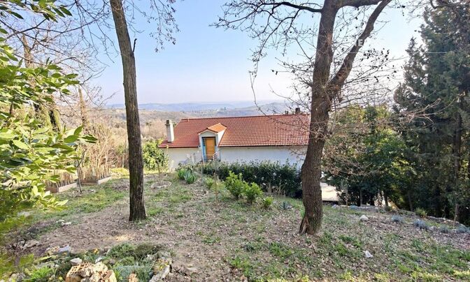 Two-story house Novo Corte