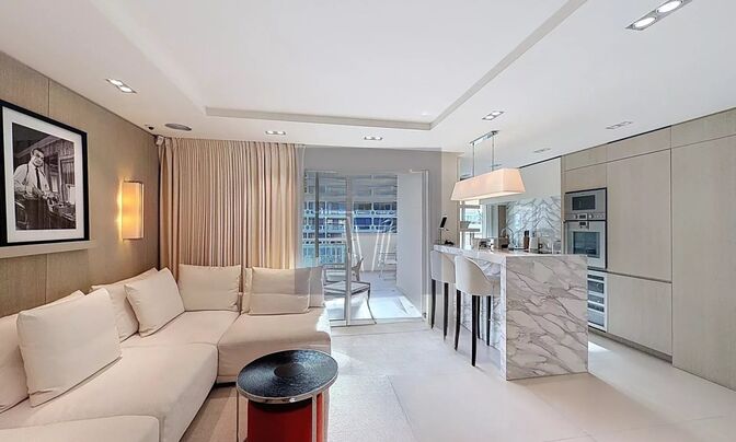 Property Type: Villa  
Location: Cannes, Centre-ville   

Villa Centre-ville