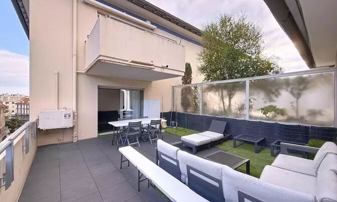 House Cannes République