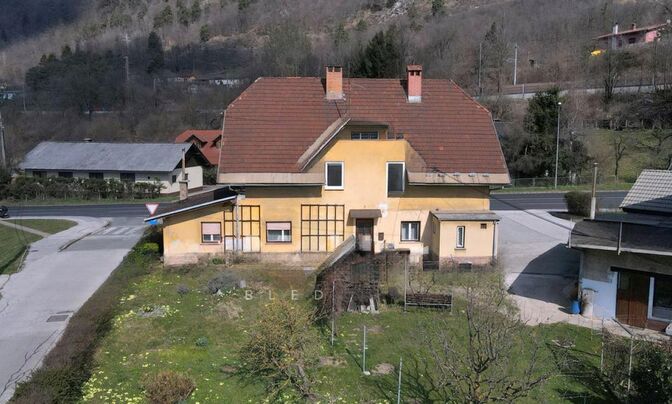 Словенский Яворник: двухквартирный дом.